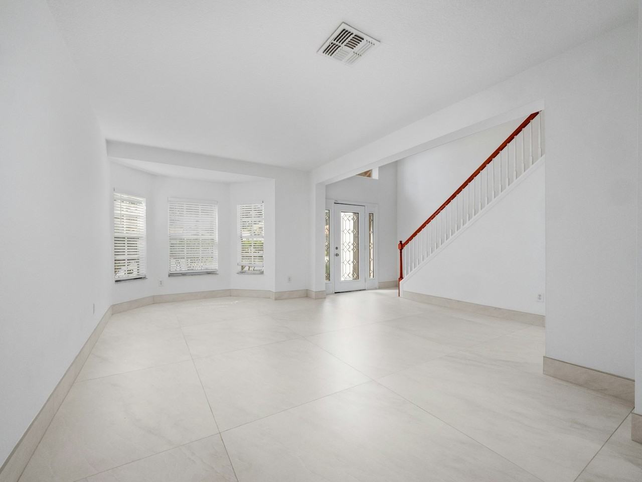 6457 Winder Oaks Boulevard - Photo 4 of 35