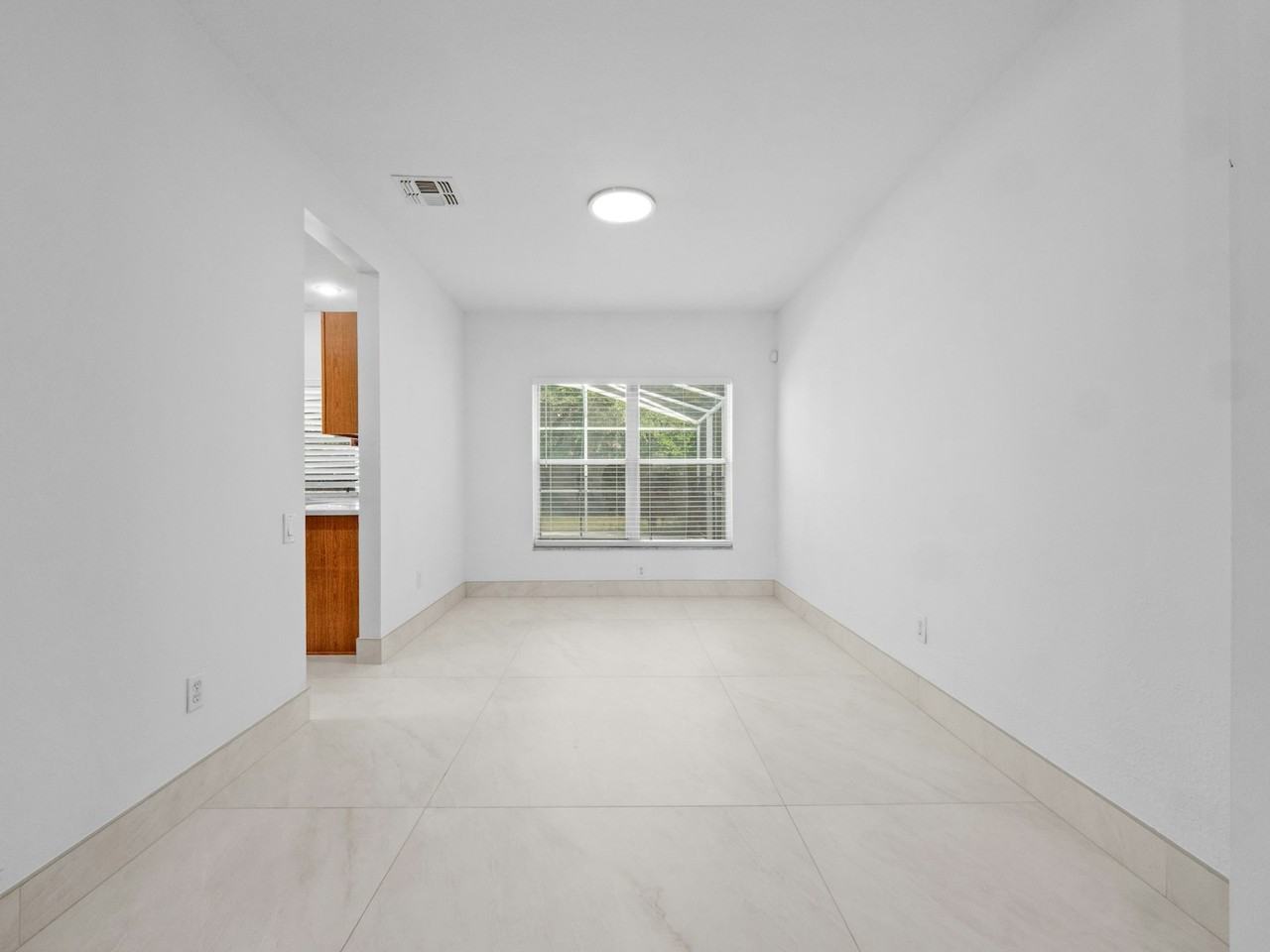 6457 Winder Oaks Boulevard - Photo 6 of 35