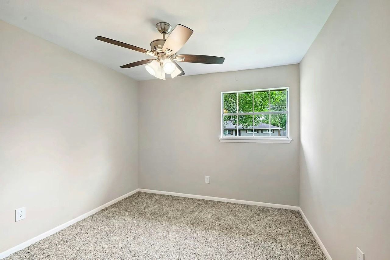 5815 Effingham Dr - Photo 2 of 12