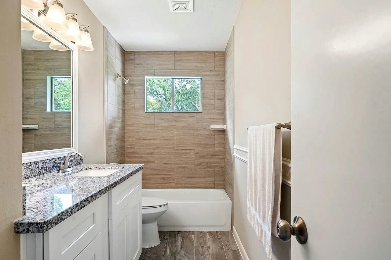 5815 Effingham Dr - Photo 3 of 12