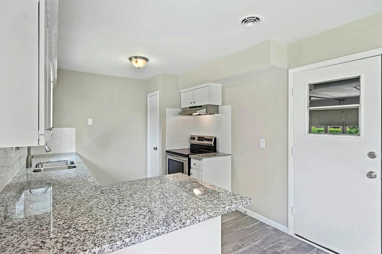 5815 Effingham Dr - Photo 7 of 12