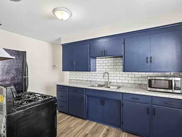 5212 Bloomington Ave - Photo 6 of 17