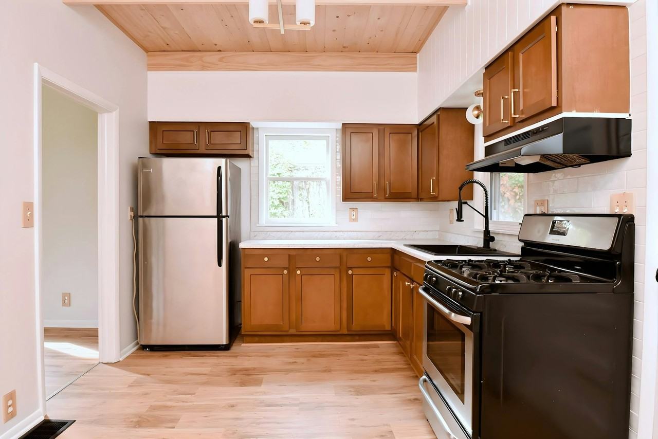 1431 E Rouse Ave - Photo 5 of 24