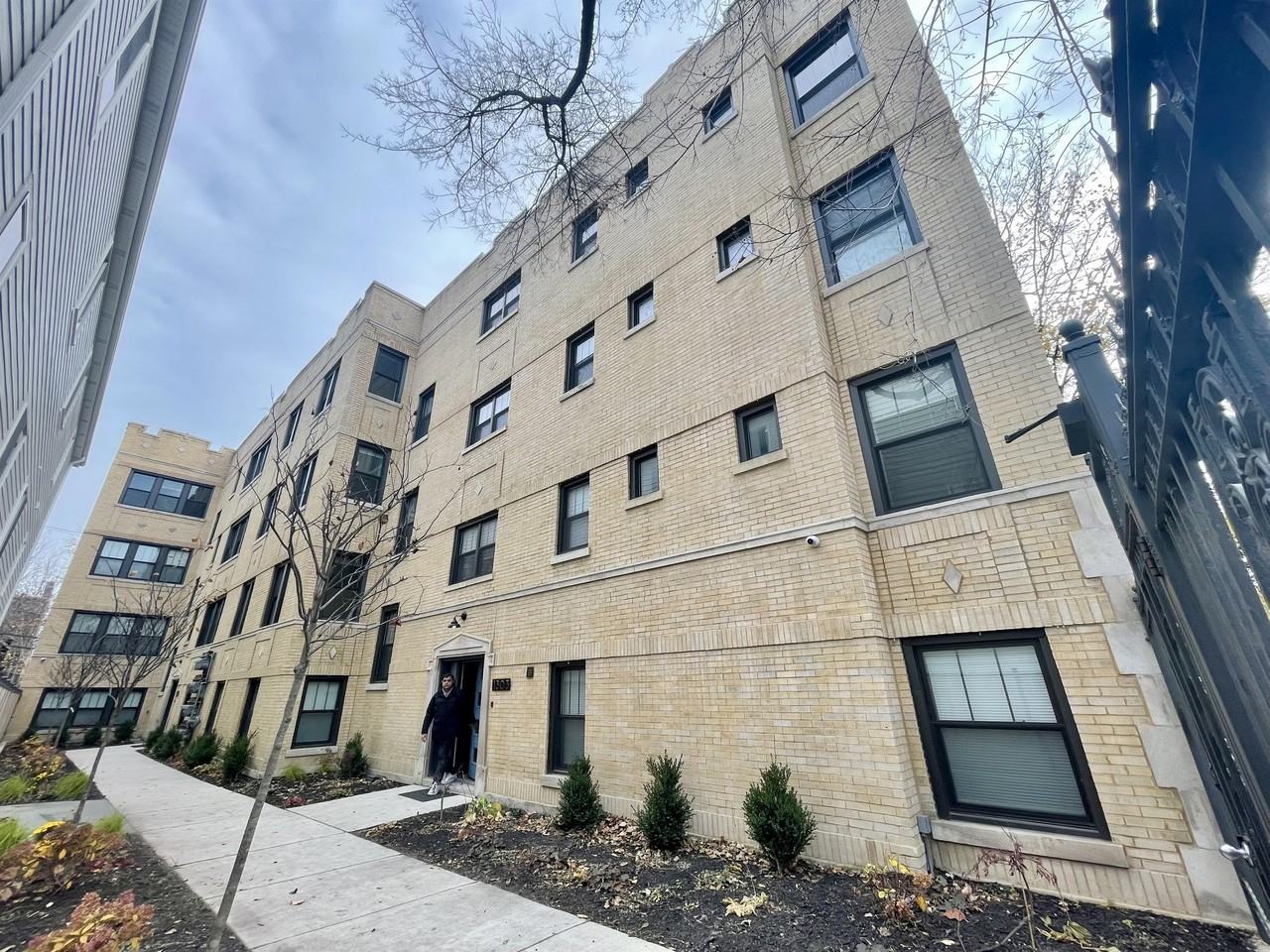 California Ave 1301-03 S - Photo 3 of 10