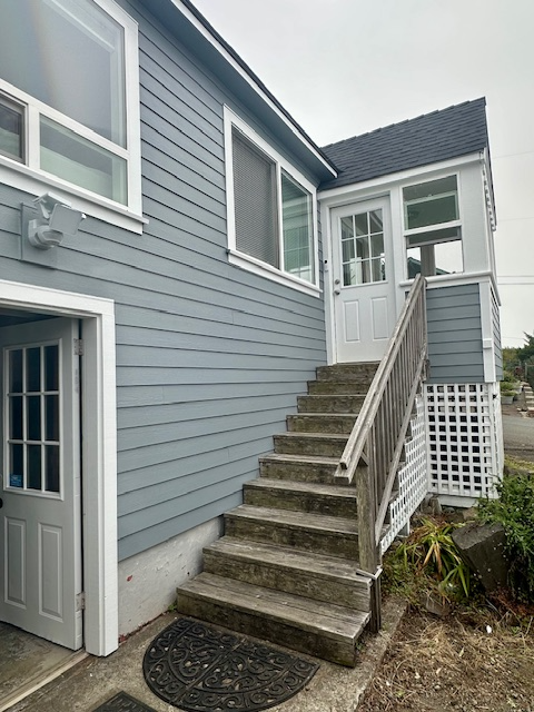 1727 Northeast 17th Street #B - Photo 3 of 11