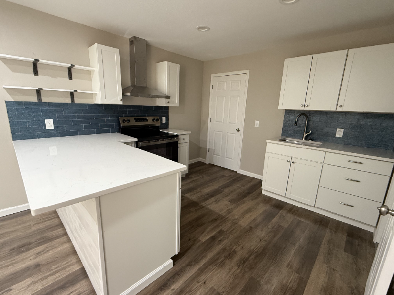 303 E 7th St - Photo 4 of 9