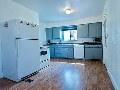 324 S 1st W #2 - Photo 3 of 12