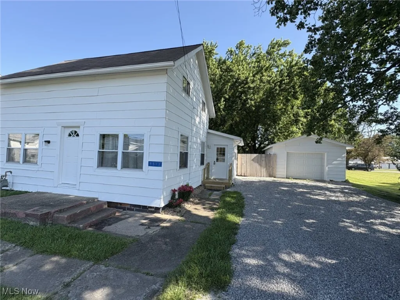 9513 Edison St Ne - Photo 2 of 16
