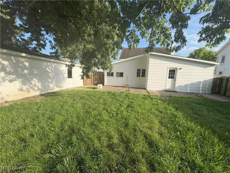 9513 Edison St Ne - Photo 3 of 16