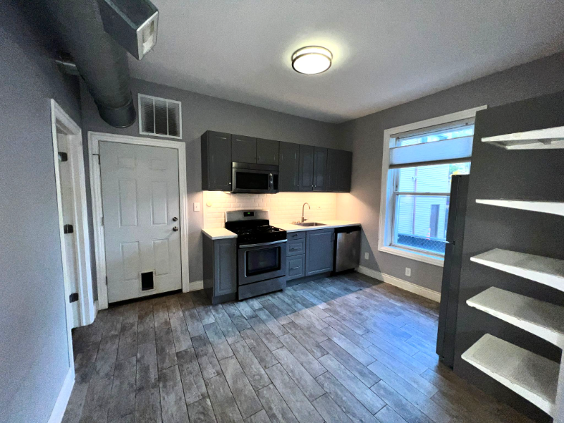 3105 W Diversey Ave #1R - Photo 6 of 10