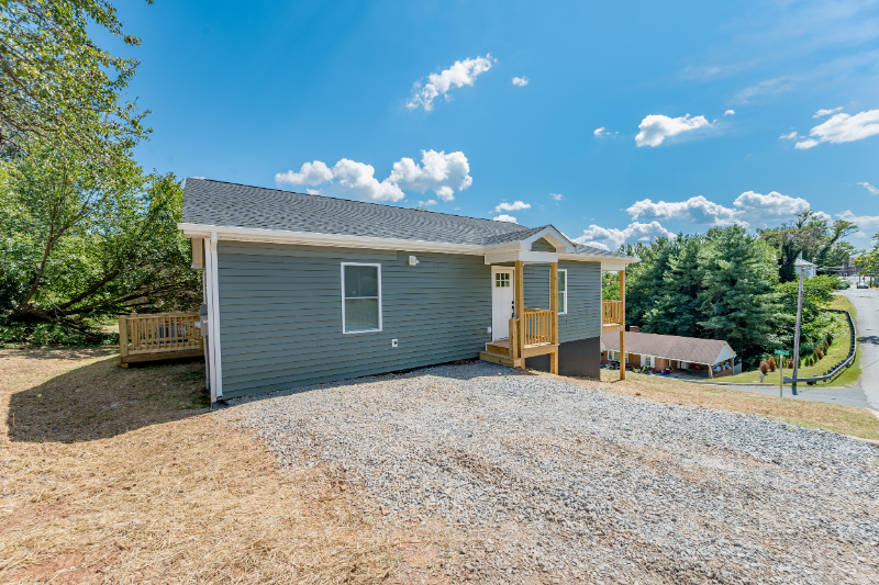 1020 Pansy St - Photo 2 of 22