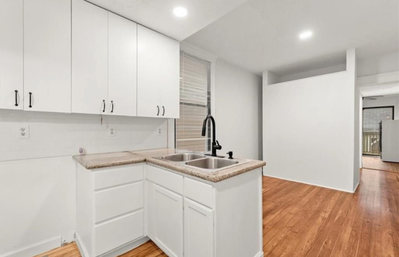 740 Oakland Avenue Southeast #B - Photo 5 of 10