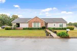 featured image of 1552 S Tally Ho Dr