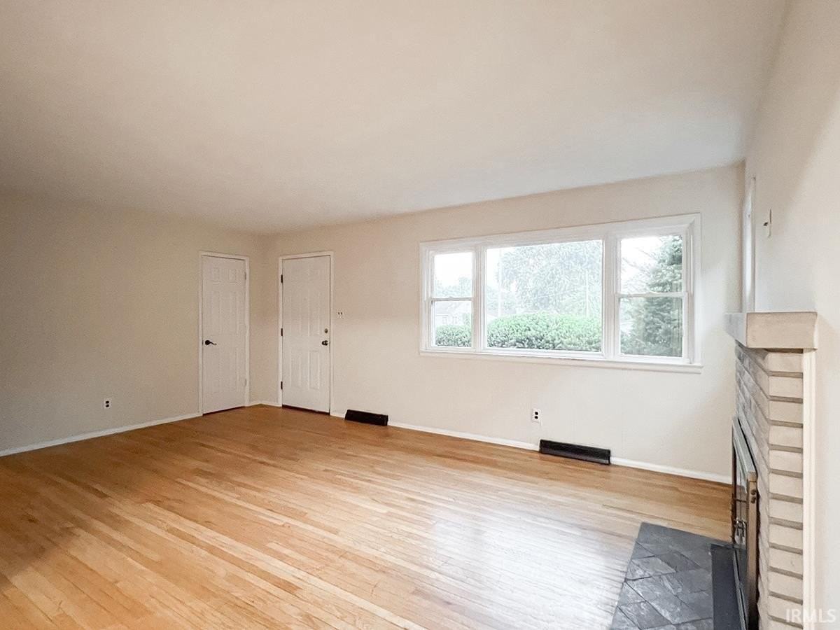 2519 East 7th Street - Photo 4 of 37