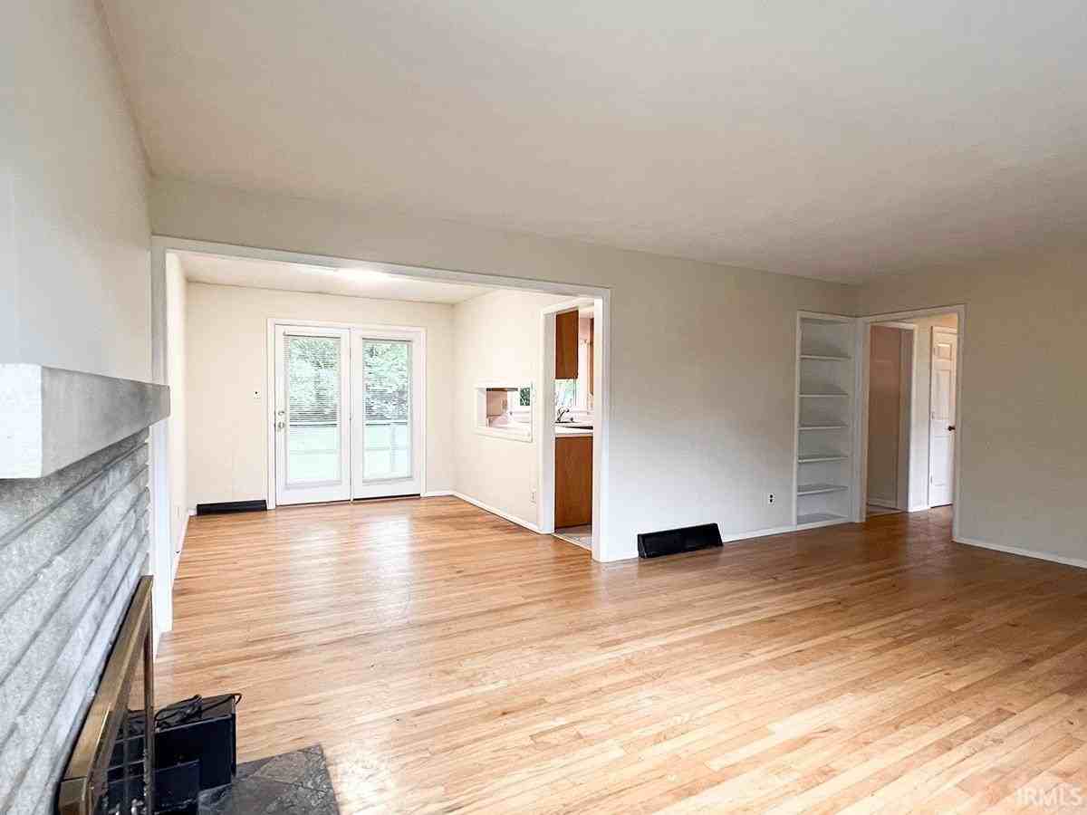 2519 East 7th Street - Photo 6 of 37