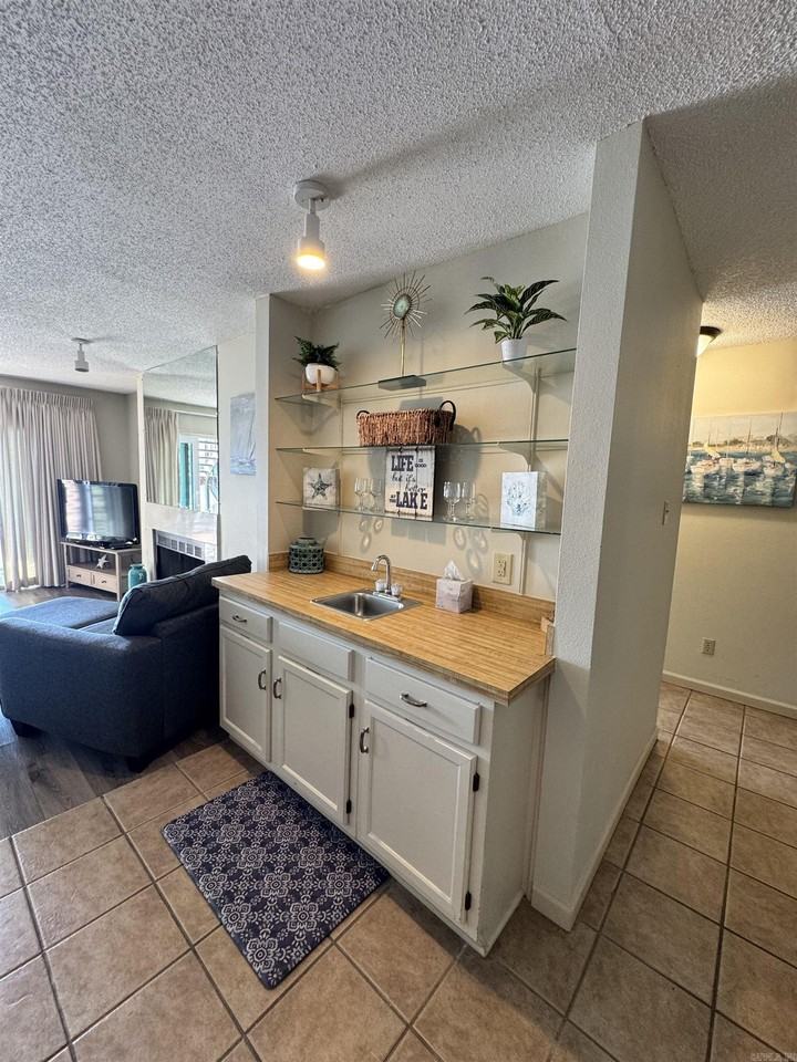 5371 Central Ave - Photo 4 of 20