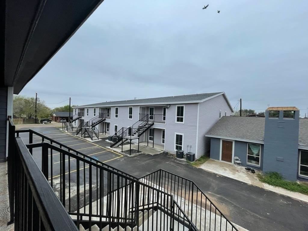 405 W Santa Clara St - Photo 3 of 11