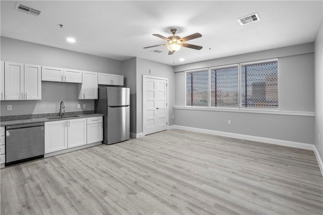 1801 South Staples Street - Photo 5 of 16