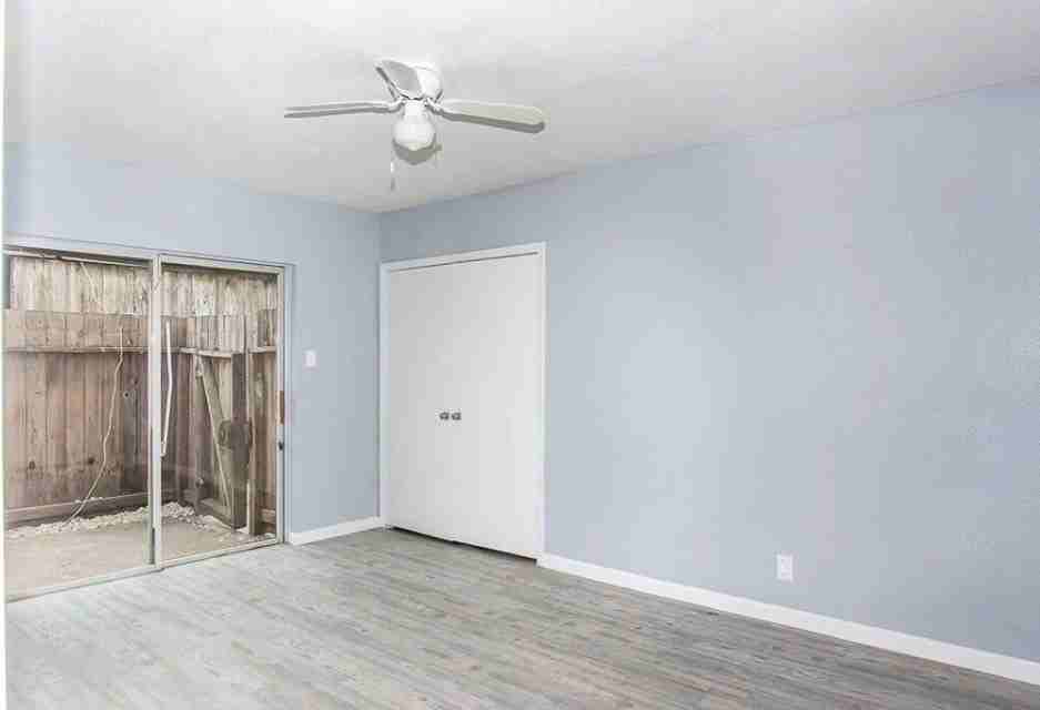 5826 S Alameda St - Photo 5 of 13