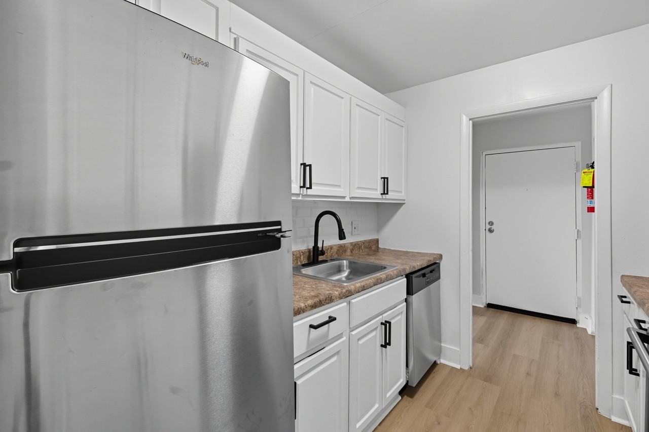 Lighthouse Hill Apartments - Photo 5 of 20