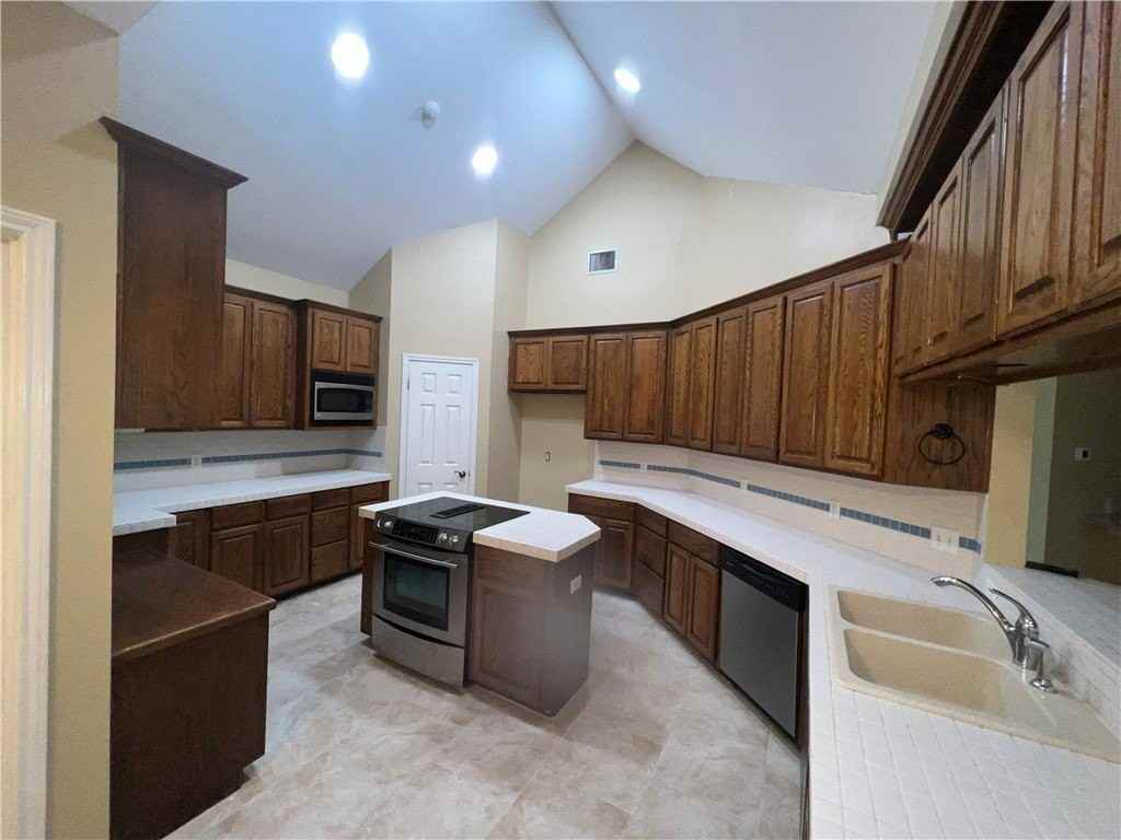 6303 Oso Parkway - Photo 7 of 25