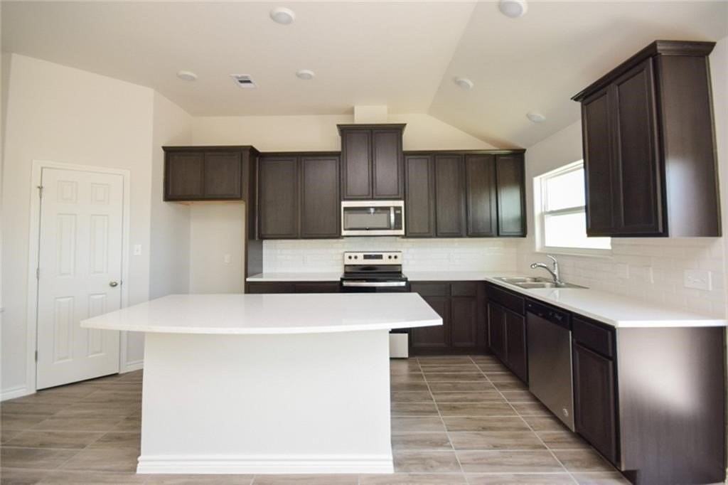 1289 Thames Chase Drive - Photo 3 of 10