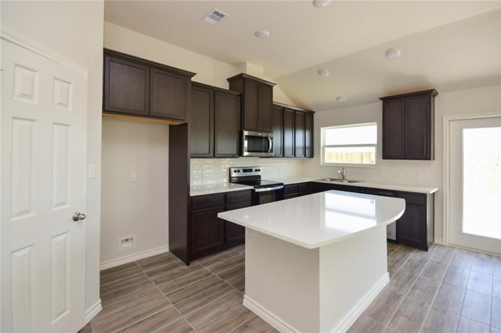 1289 Thames Chase Drive - Photo 4 of 10