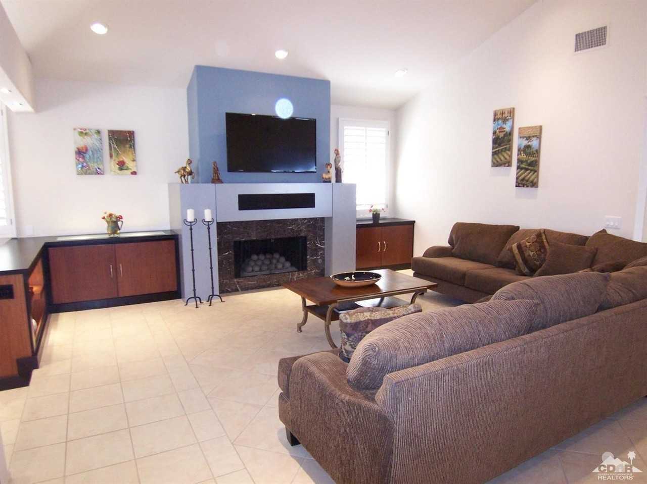 195 Desert Lakes Drive - Photo 3 of 28