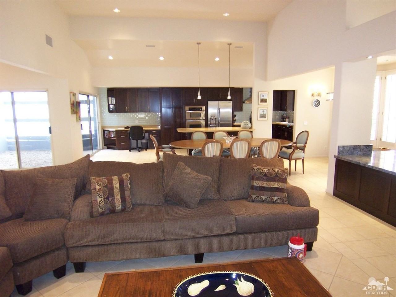 195 Desert Lakes Drive - Photo 4 of 28