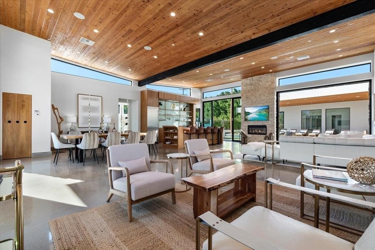 524 E Miraleste Ct - Photo 7 of 50