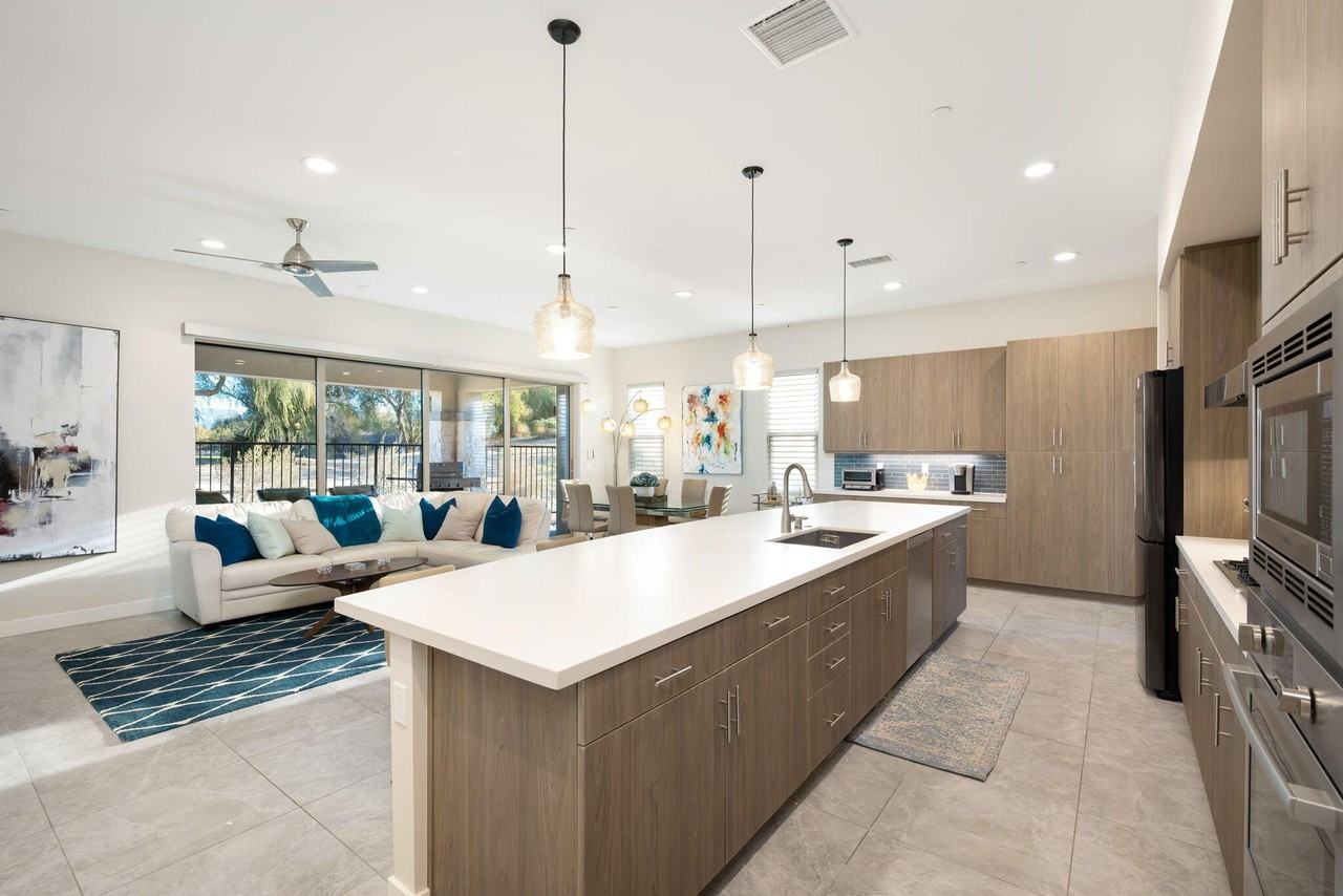 502 Retreat Circle - Photo 2 of 36