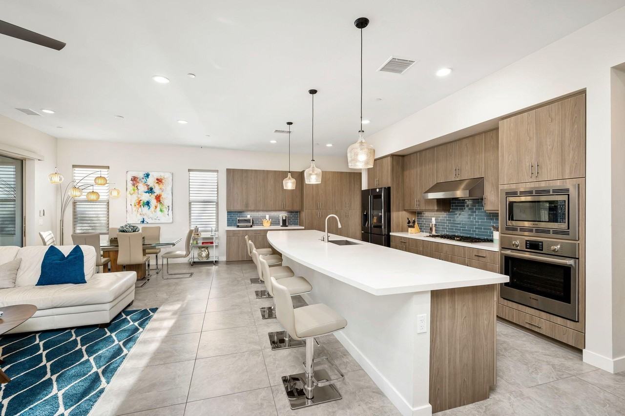 502 Retreat Circle - Photo 4 of 36