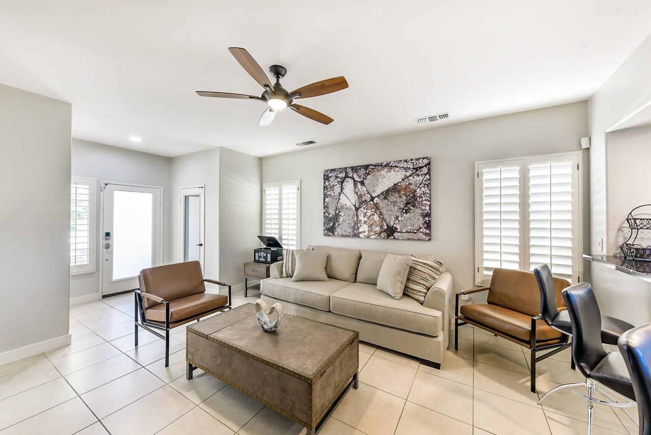 39676 Somerset Avenue - Photo 4 of 32