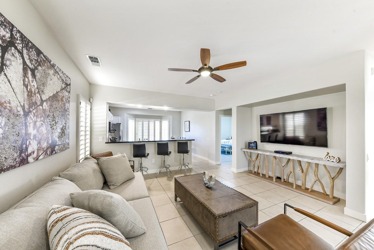 39676 Somerset Avenue - Photo 6 of 32