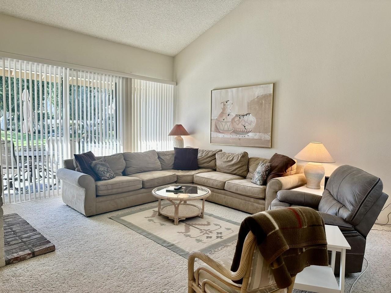 207 Serena Dr - Photo 3 of 12