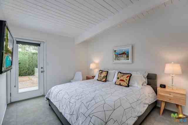 688 E Spencer Dr - Photo 2 of 47