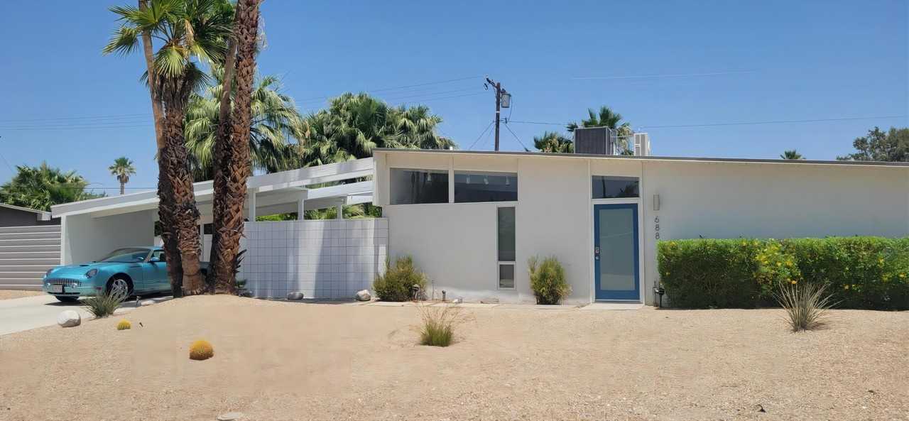 688 E Spencer Dr - Photo 7 of 47