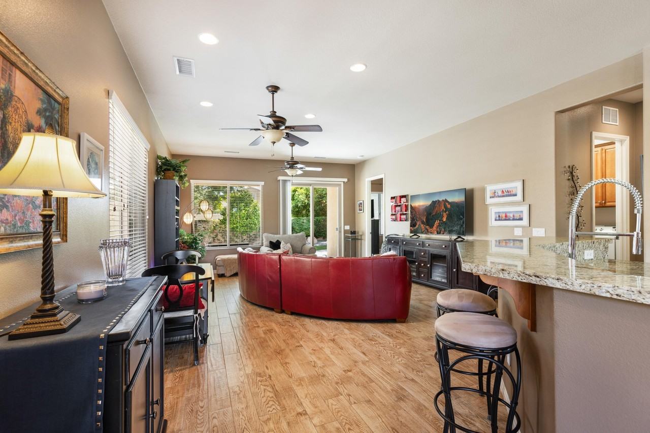 41412 Calle Pampas - Photo 4 of 27