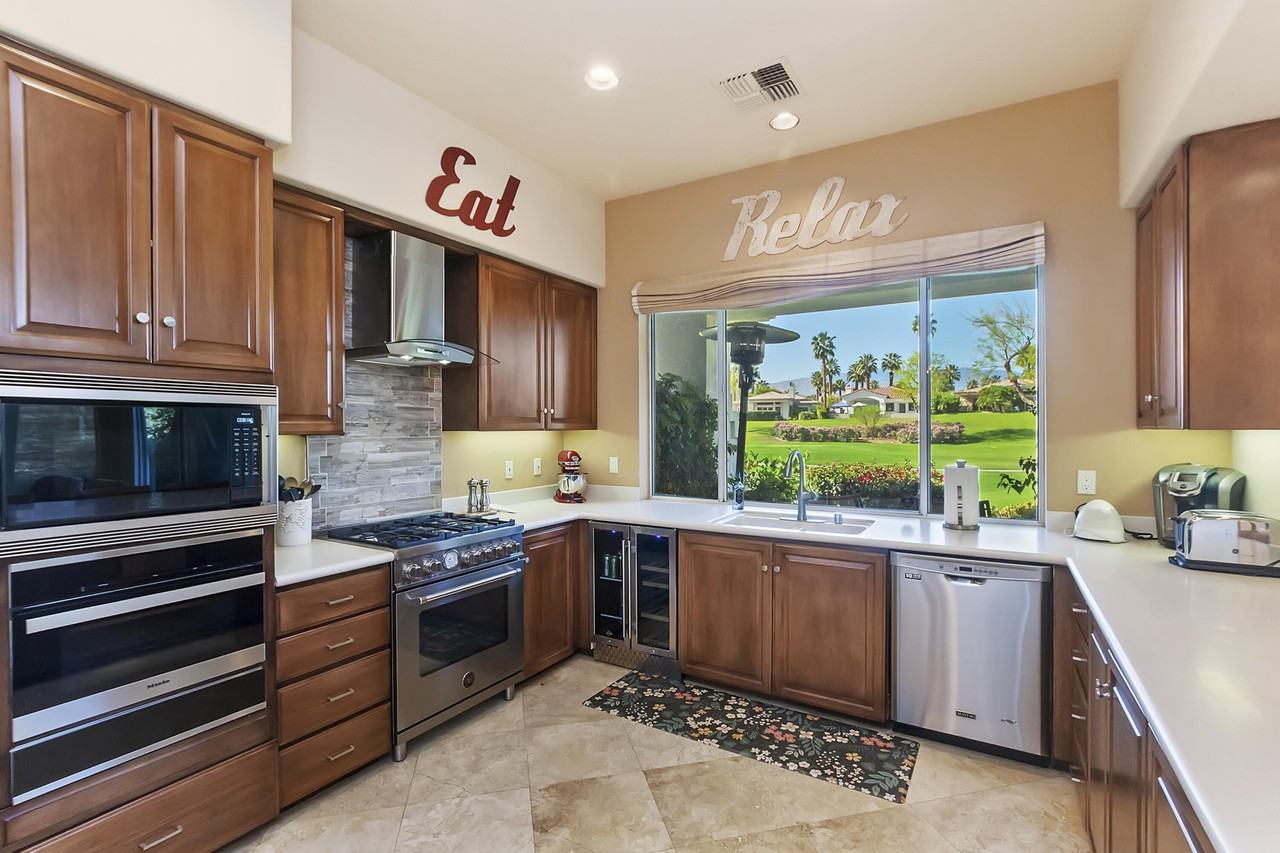 359 Desert Holly Drive - Photo 6 of 50