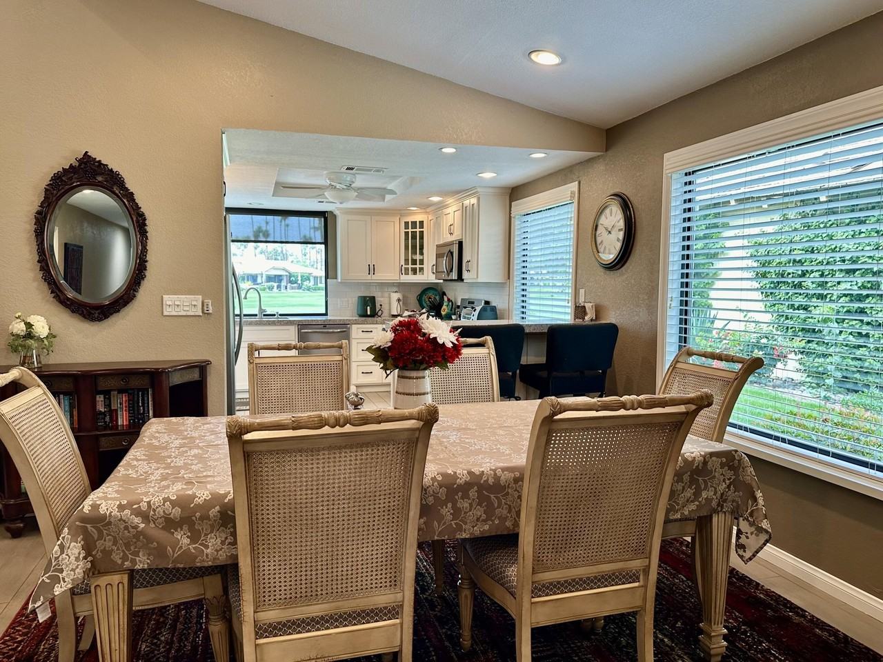 217 Las Lomas - Photo 4 of 15