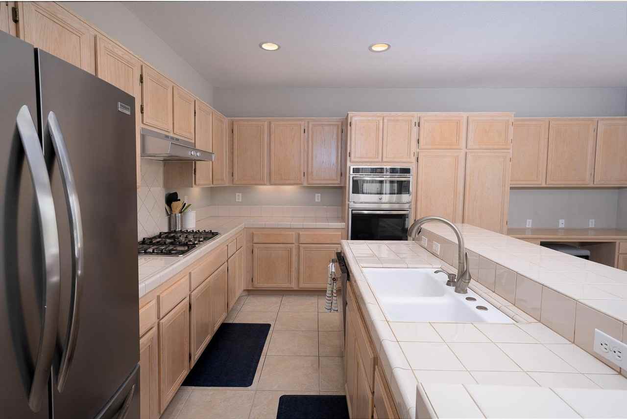 29869 W Laguna Dr - Photo 5 of 30