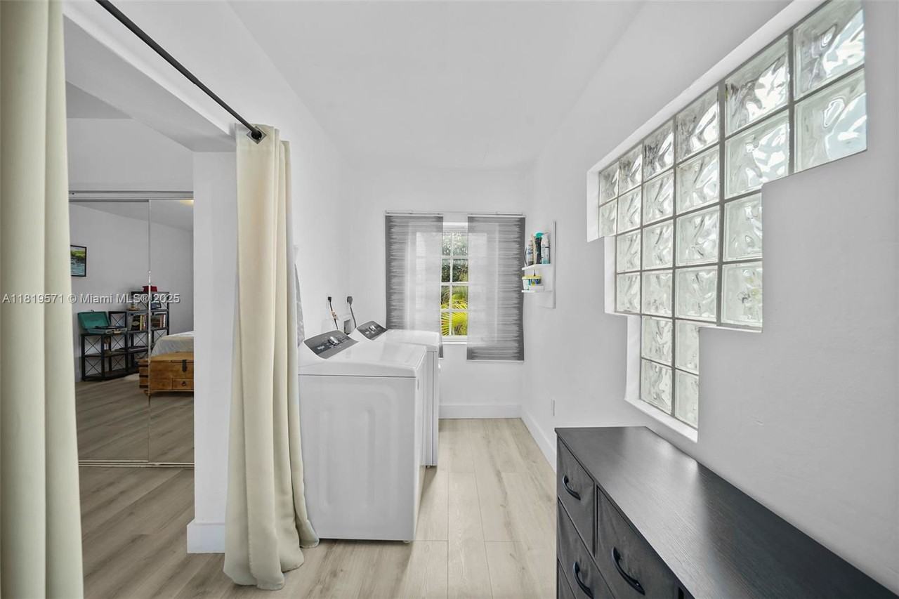 832 15th St #2 - Photo 5 of 8