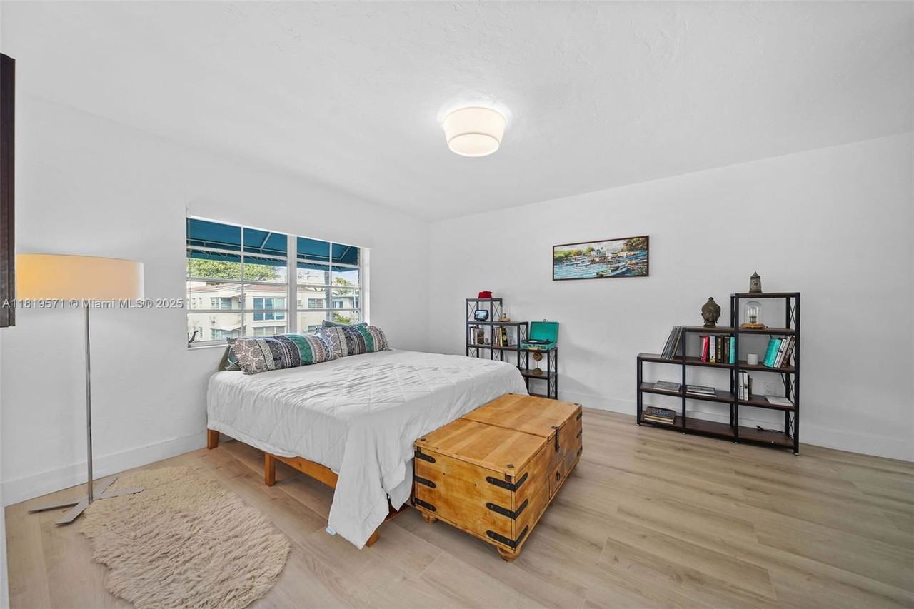 832 15th St #2 - Photo 6 of 8