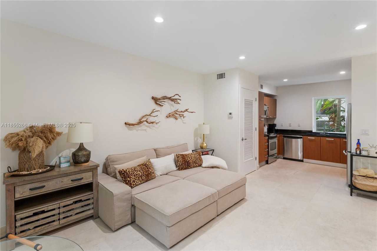 234 Meridian Ave #3 - Photo 3 of 8