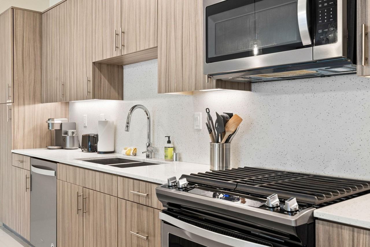 191 The Riv - Photo 6 of 39