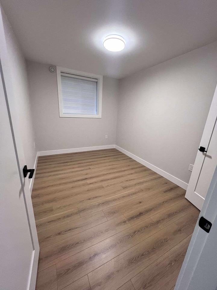 16632 18A Avenue - Photo 7 of 9