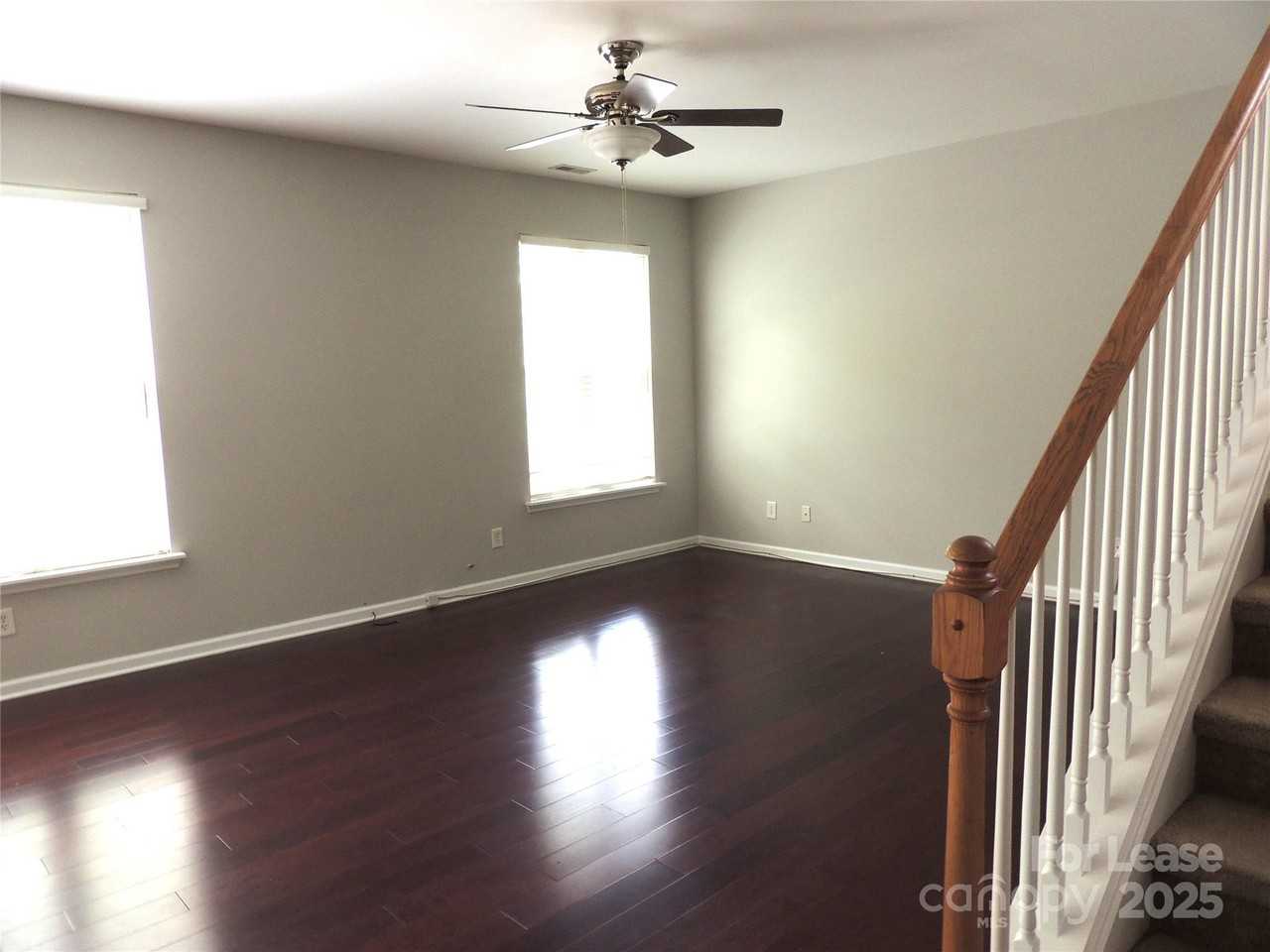 12210 Honor Guard Avenue - Photo 5 of 29