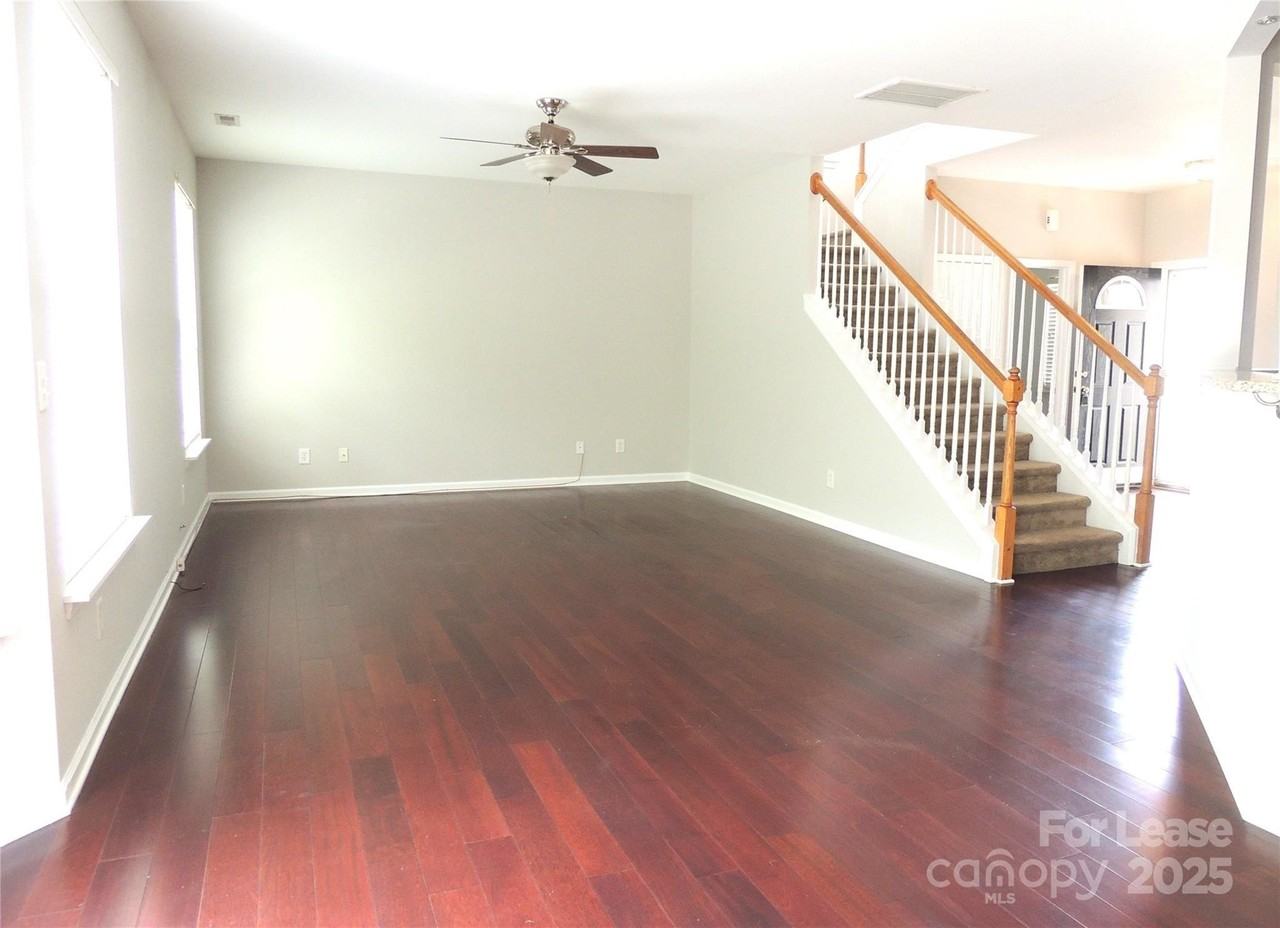 12210 Honor Guard Avenue - Photo 6 of 29