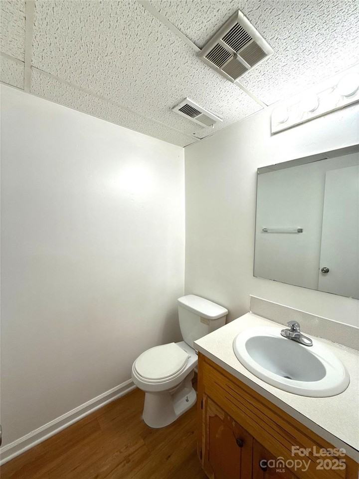 409 Hawley Ave Apt 13 #13 - Photo 5 of 11