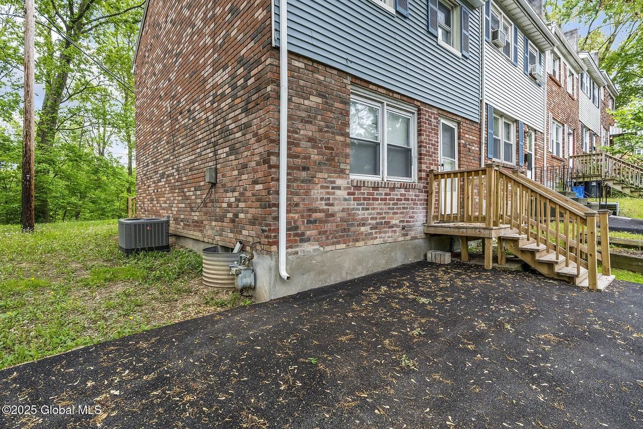 98 Mount Hope Dr - Photo 2 of 29